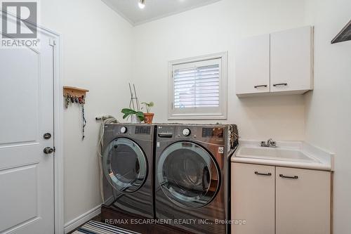 95 Laurendale Ave, Hamilton, ON - Indoor Photo Showing Laundry Room