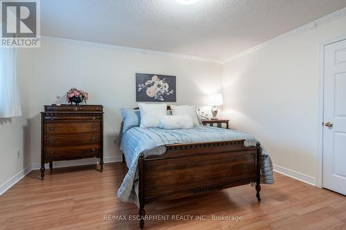 95 Laurendale Ave, Hamilton, ON - Indoor Photo Showing Bedroom