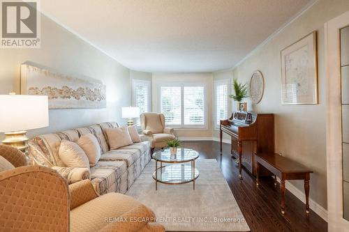 95 Laurendale Ave, Hamilton, ON - Indoor Photo Showing Living Room