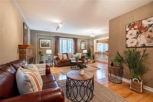 95 Laurendale Avenue, Waterdown, ON - Indoor Photo Showing Living Room