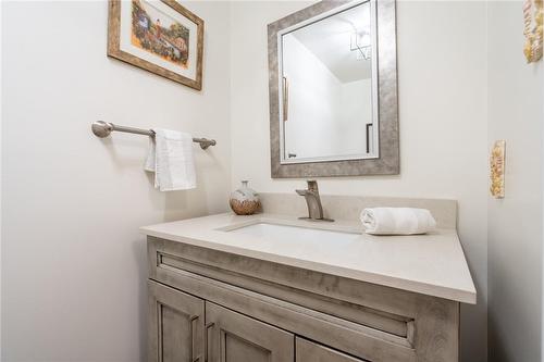 95 Laurendale Avenue, Waterdown, ON - Indoor Photo Showing Bathroom