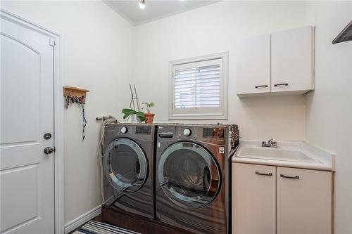 95 Laurendale Avenue, Waterdown, ON - Indoor Photo Showing Laundry Room
