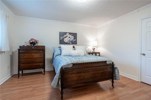 95 Laurendale Avenue, Waterdown, ON - Indoor Photo Showing Bedroom