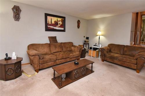 32 Arno Street, Hamilton, ON - Indoor Photo Showing Living Room