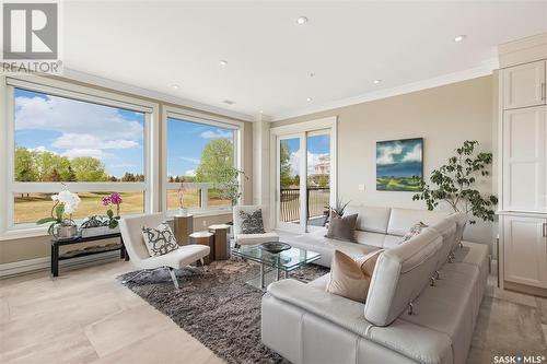 103 404 Cartwright Street, Saskatoon, SK - Indoor Photo Showing Living Room