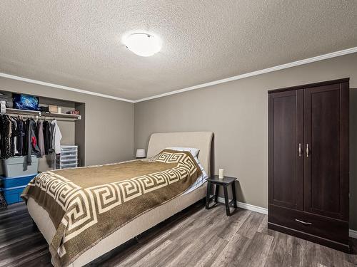 5733 Island Hwy North, Courtenay, BC - Indoor Photo Showing Bedroom