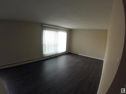 11925 102 St Nw, Edmonton, AB - Indoor Photo Showing Other Room