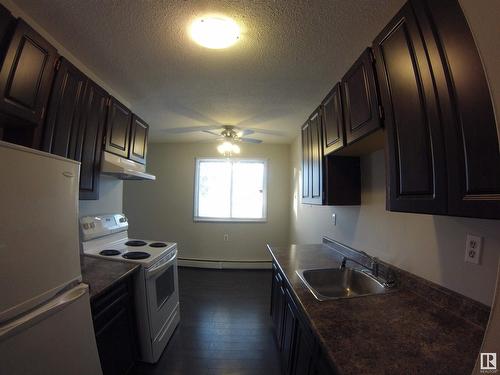 11925 102 St Nw, Edmonton, AB - Indoor Photo Showing Kitchen