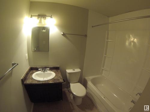 11925 102 St Nw, Edmonton, AB - Indoor Photo Showing Bathroom