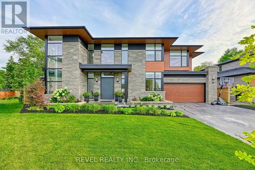 11 Woodbourne Court, Niagara-On-The-Lake, ON - Outdoor With Facade