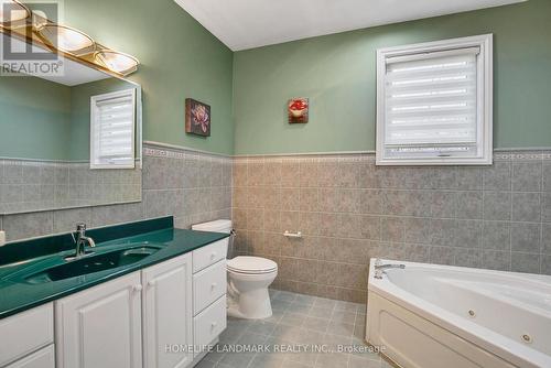 612 Christina Court, Windsor, ON - Indoor Photo Showing Bathroom