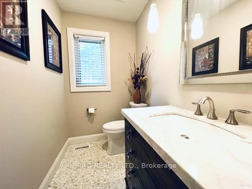 6 Edgecombe Terrace, Springwater, ON - Indoor Photo Showing Bathroom