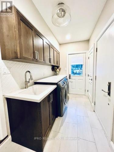 6 Edgecombe Terrace, Springwater, ON - Indoor Photo Showing Laundry Room