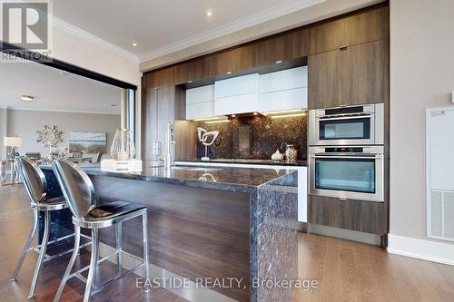 Sph09 - 1 Edgewater Drive, Toronto, ON - Indoor Photo Showing Kitchen