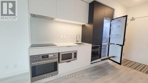 #1511 -33 Helendale Ave, Toronto, ON - Indoor Photo Showing Kitchen