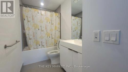 1511 - 33 Helendale Avenue, Toronto, ON - Indoor Photo Showing Bathroom
