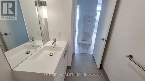 1511 - 33 Helendale Avenue, Toronto, ON - Indoor Photo Showing Bathroom