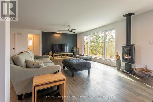 26 Lawrence Cres, Aylmer, ON - Indoor Photo Showing Living Room With Fireplace