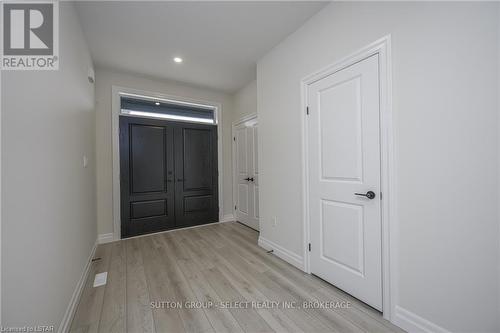 1902 Fountain Grass Drive, London, ON - Indoor Photo Showing Other Room