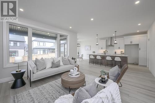 1902 Fountain Grass Drive, London, ON - Indoor Photo Showing Living Room