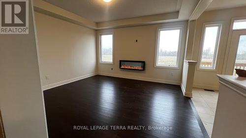29 Bloomfield Cres Dr, Cambridge, ON - Indoor With Fireplace