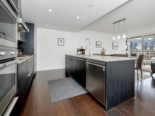 708-707 Courtney St, Victoria, BC - Indoor Photo Showing Kitchen With Upgraded Kitchen