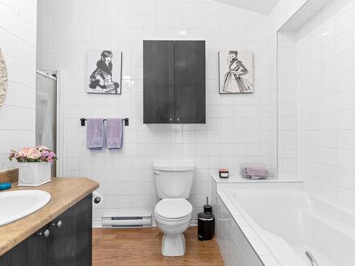 Salle de bains attenante Ã  la CCP - 6-1080 Rue Ste-Élisabeth, Montréal (Ville-Marie), QC - Indoor Photo Showing Bathroom