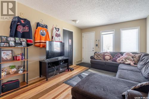 7316 Dalgliesh Drive, Regina, SK - Indoor Photo Showing Living Room