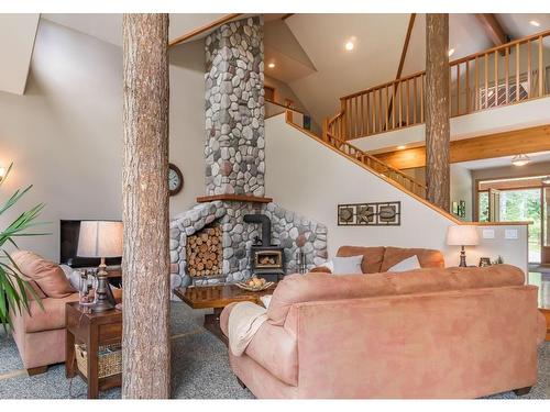 3475 Henry Rd, Chemainus, BC - Indoor With Fireplace