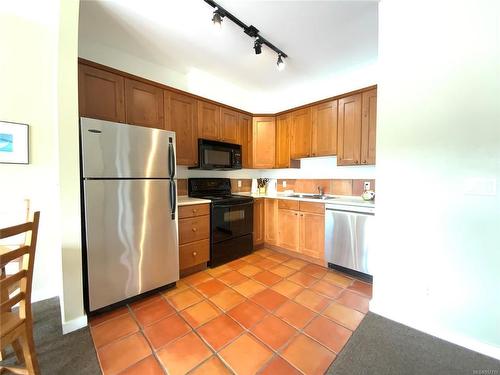 802-1971 Harbour Dr, Ucluelet, BC - Indoor Photo Showing Kitchen