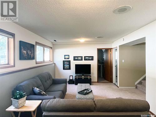 452 Macdonald Drive, Swift Current, SK - Indoor Photo Showing Living Room