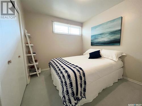 452 Macdonald Drive, Swift Current, SK - Indoor Photo Showing Bedroom