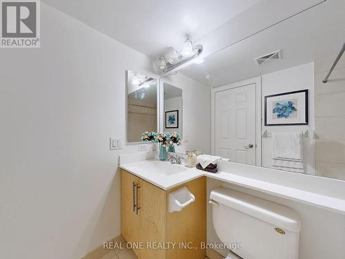 #528 -25 Greenview Ave, Toronto, ON - Indoor Photo Showing Bathroom