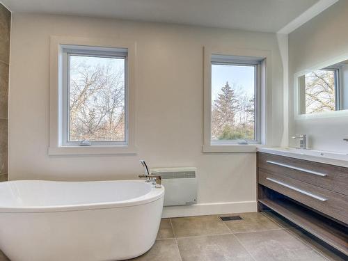 Bathroom - 97 Rue Deslauriers, Montréal (Pierrefonds-Roxboro), QC - Indoor Photo Showing Bathroom