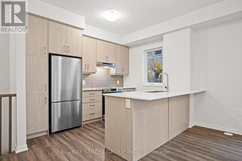 60 - 31 Honeycrisp Crescent, Vaughan, ON - Indoor Photo Showing Kitchen With Stainless Steel Kitchen