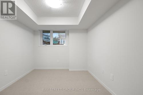 #60 -31 Honeycrisp Cres, Vaughan, ON - Indoor Photo Showing Other Room