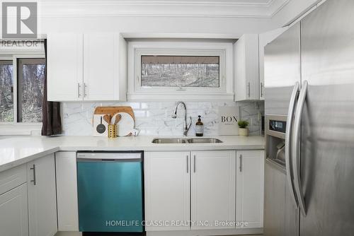 172 Collier St, Barrie, ON - Indoor Photo Showing Kitchen With Double Sink