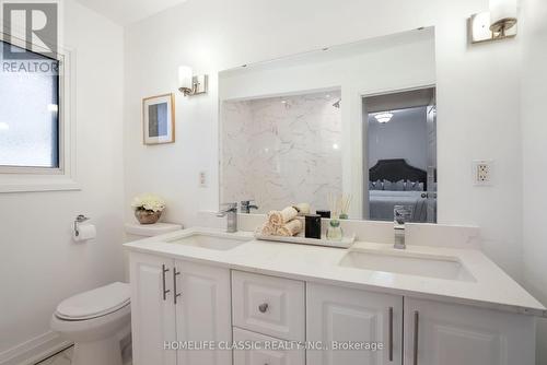 172 Collier St, Barrie, ON - Indoor Photo Showing Bathroom