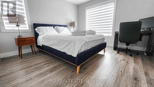 150 Sycamore Street, Blue Mountains, ON - Indoor Photo Showing Bedroom