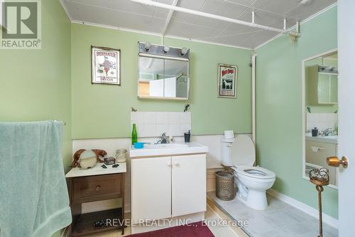 496 Carlton Street, St. Catharines, ON - Indoor Photo Showing Bathroom