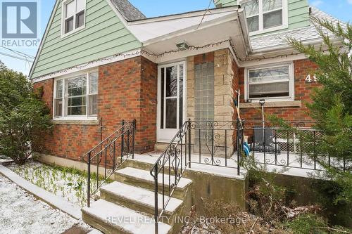496 Carlton St, St. Catharines, ON - Outdoor