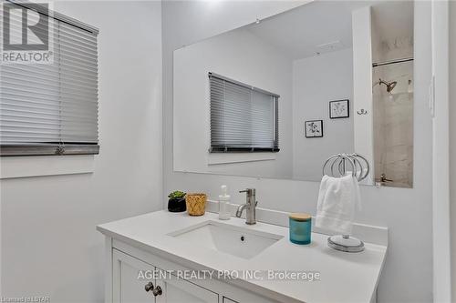 21 Oriole Road, Kawartha Lakes, ON - Indoor Photo Showing Bathroom