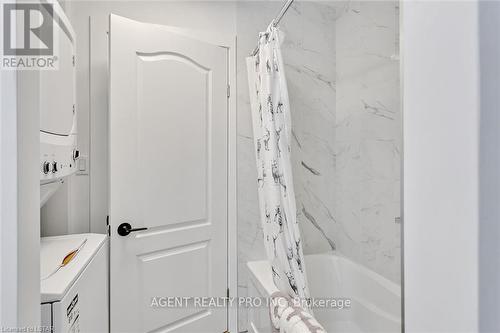 21 Oriole Road, Kawartha Lakes, ON - Indoor Photo Showing Bathroom