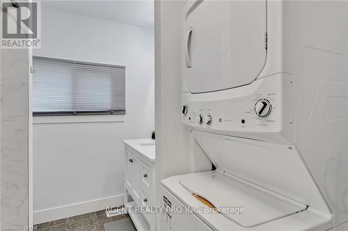 21 Oriole Road, Kawartha Lakes, ON - Indoor Photo Showing Laundry Room