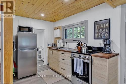 21 Oriole Road, Kawartha Lakes, ON - Indoor Photo Showing Kitchen