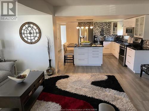 11 Maple, Mcgregor, ON - Indoor Photo Showing Kitchen With Upgraded Kitchen