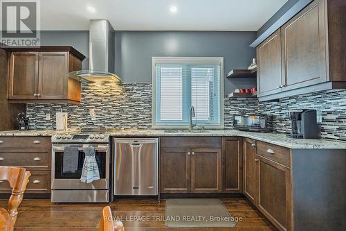19 Kantor Court, St. Thomas, ON - Indoor Photo Showing Kitchen With Upgraded Kitchen