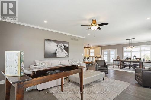 434555 4Th Line, Amaranth, ON - Indoor Photo Showing Living Room