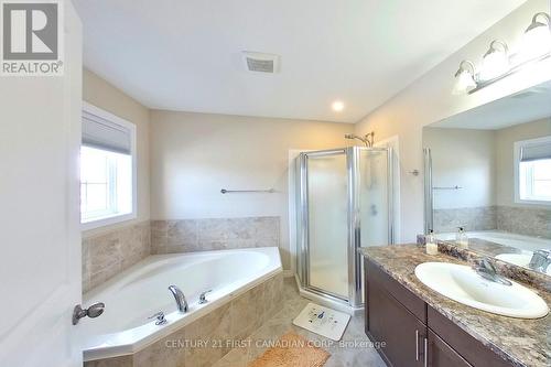 #1 -910 Reeves Ave, London, ON - Indoor Photo Showing Bathroom
