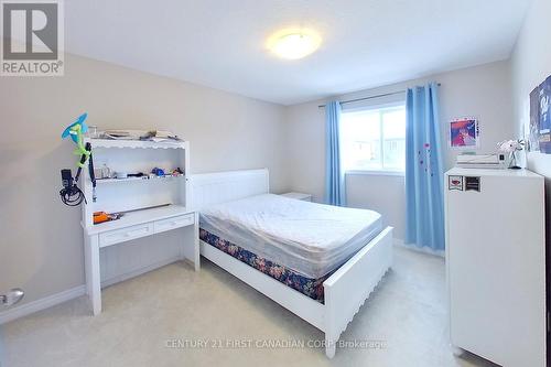 #1 -910 Reeves Ave, London, ON - Indoor Photo Showing Bedroom